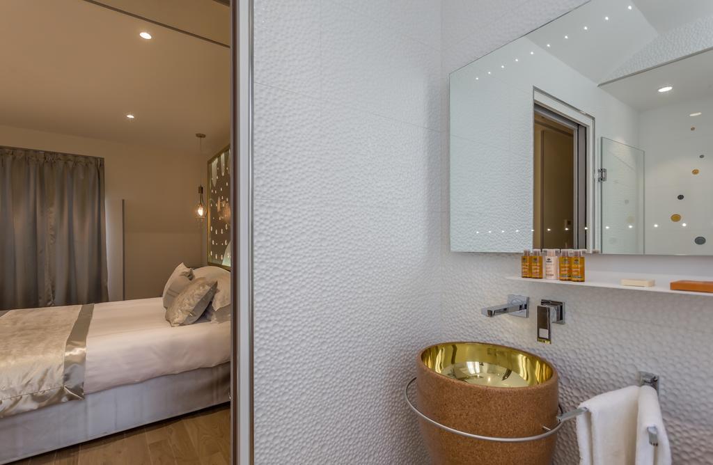 Two Rooms next to Each Other