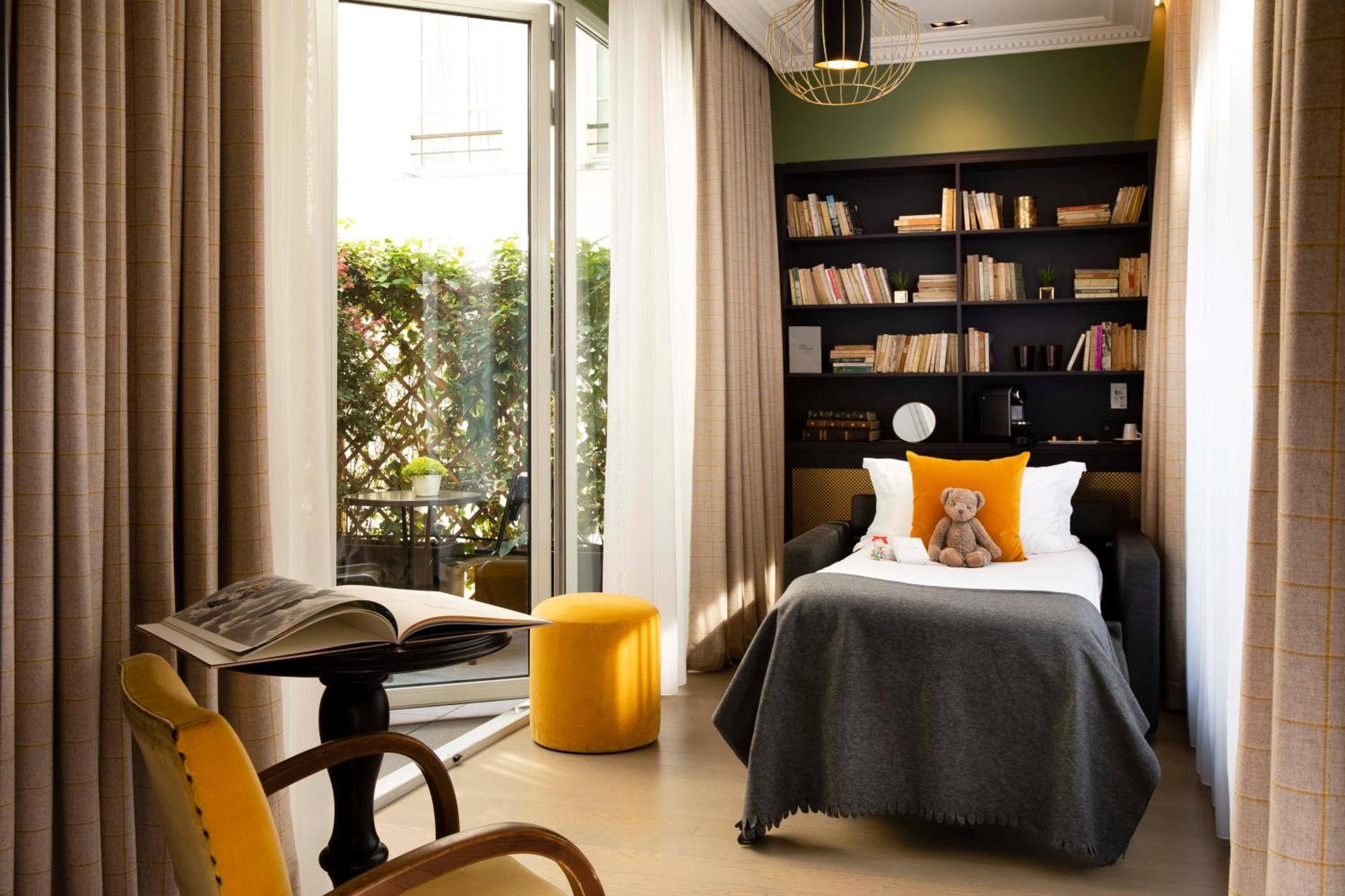 Triple Room with Terrace and with Private Hammam Access