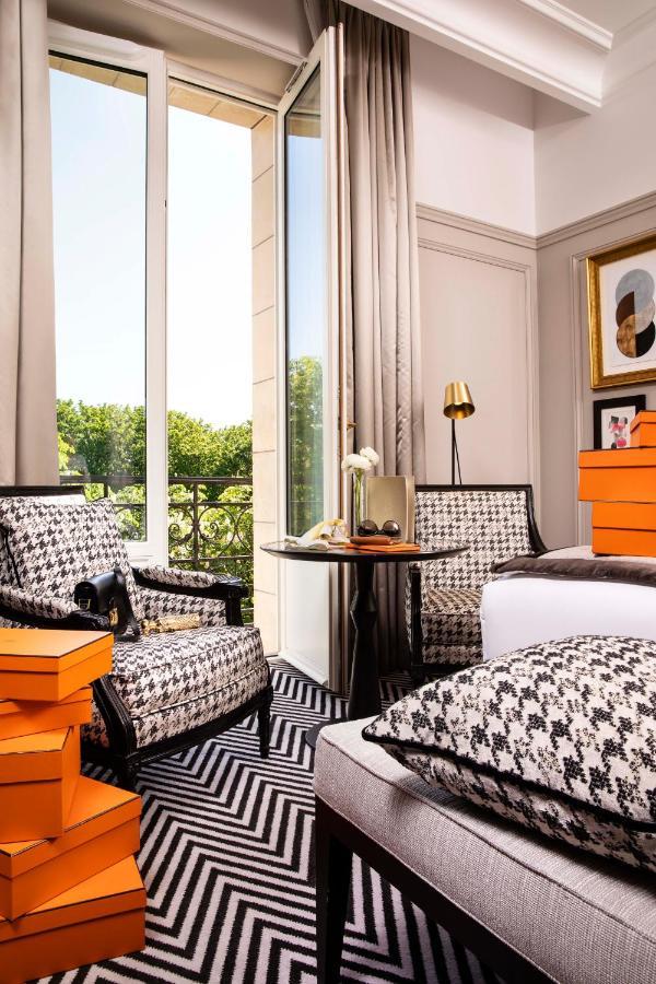 Deluxe Room with Eiffel Tower View