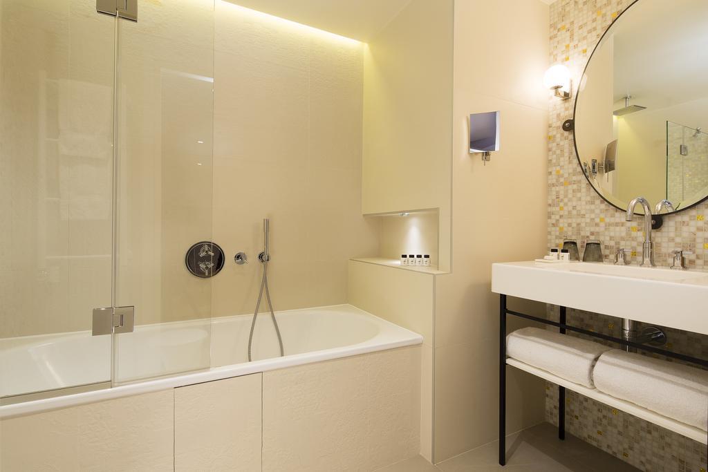 Suite with Garden View