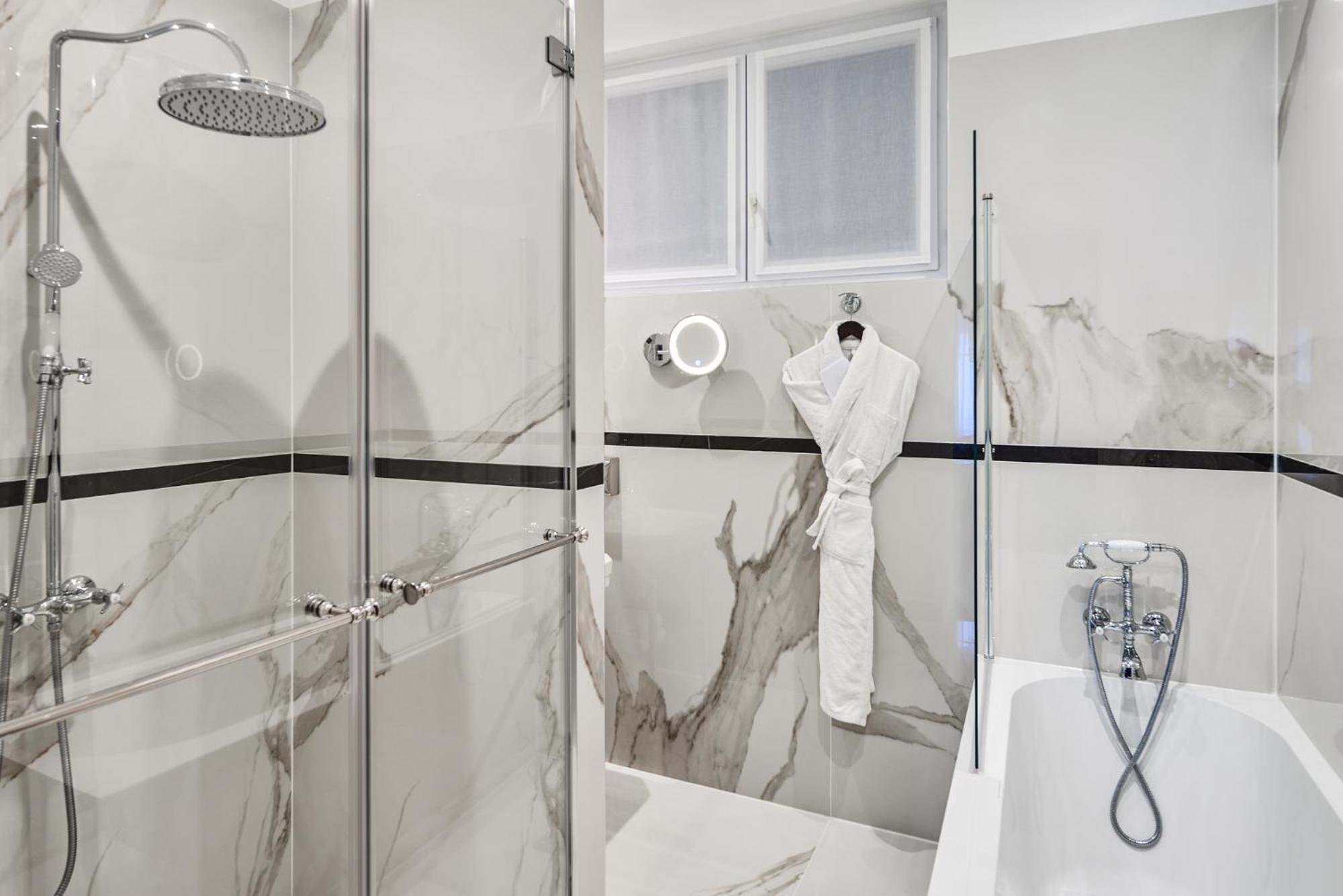 Executive room - rue de la Paix View