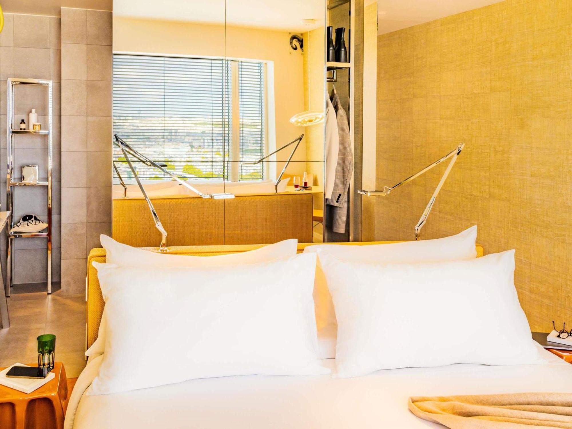 Executive King Room with Panoramic Monument View