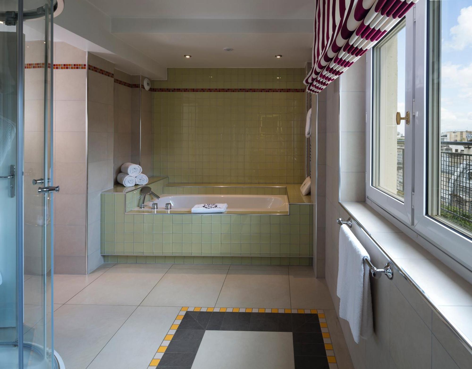 Eiffel Tower Terrace Suite