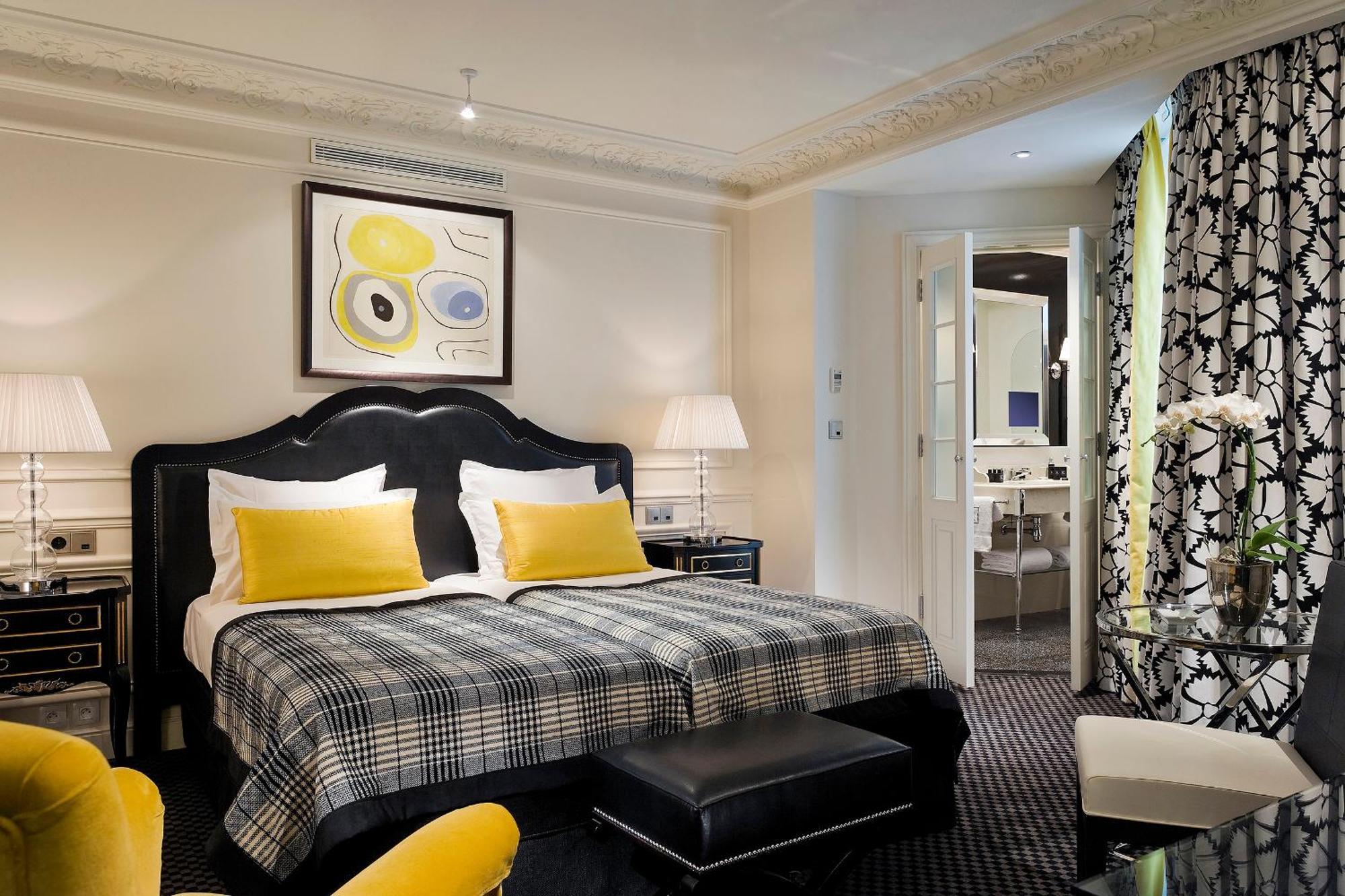Executive Room (King bed or Twin & bath)